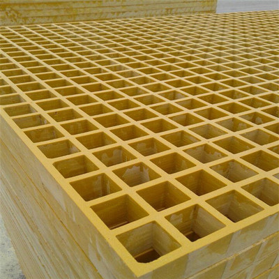 玻璃鋼格柵蓋板與玻璃鋼格柵板 特性、區(qū)別與應(yīng)用